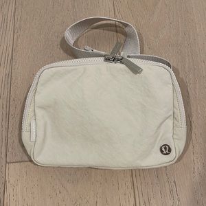 Lululemon large 2L belt bag ebb white opal